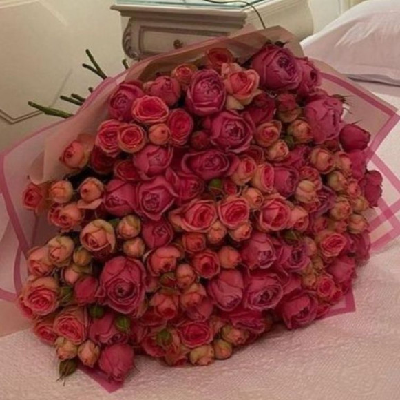 101 пионовидная кустовая роза розовая и оранжевая в Рязани